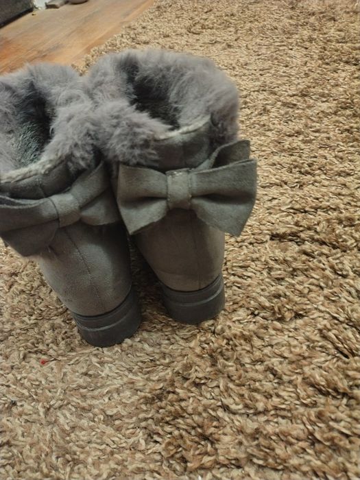 Ghete damă ,mărime 36 ,preț 100 Ron