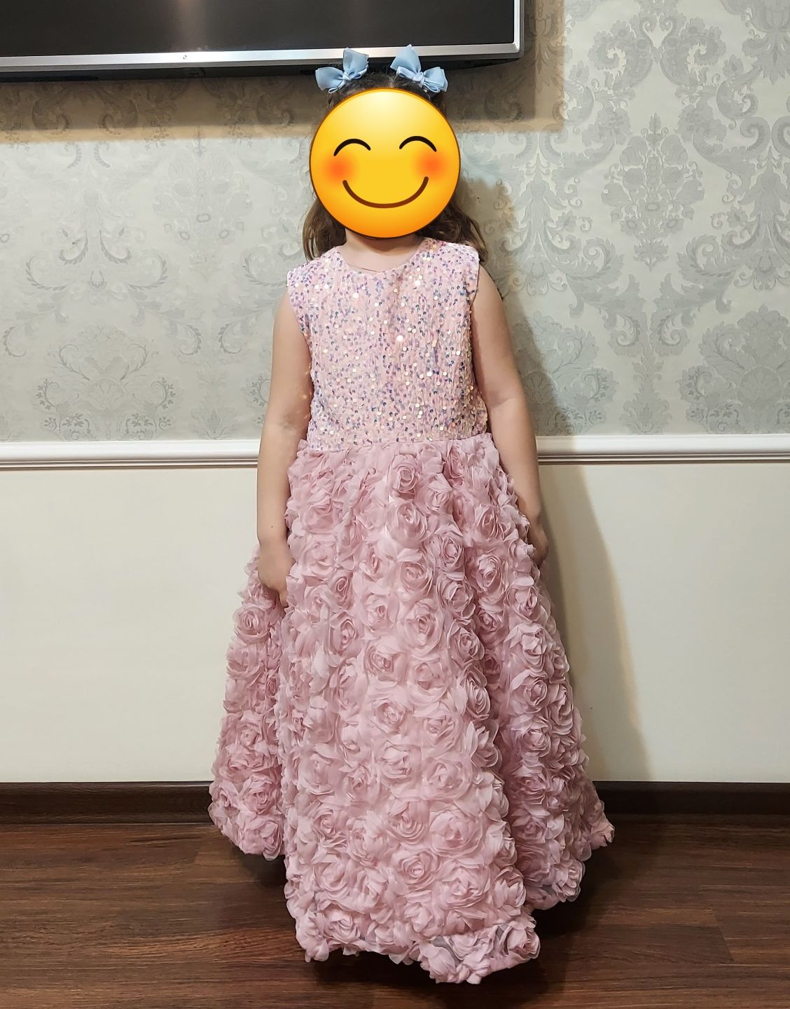 Продам платье на девочку 140 размер
