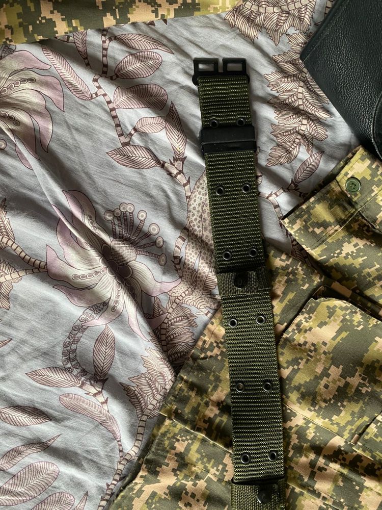 Прлдам военную форму на девочку