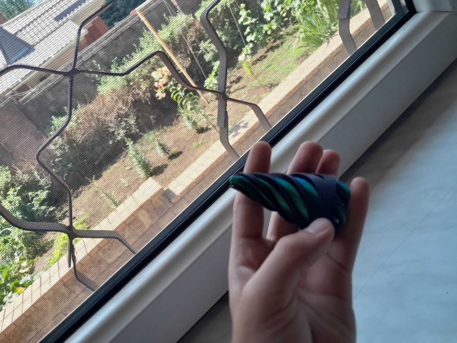 Игрушка из 3D принтера  высота 7 см ширина 3,5 см