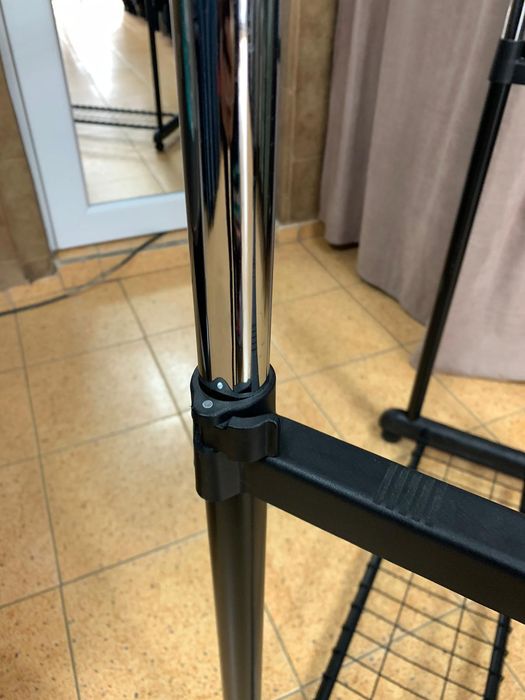 Стойка за дрехи черно