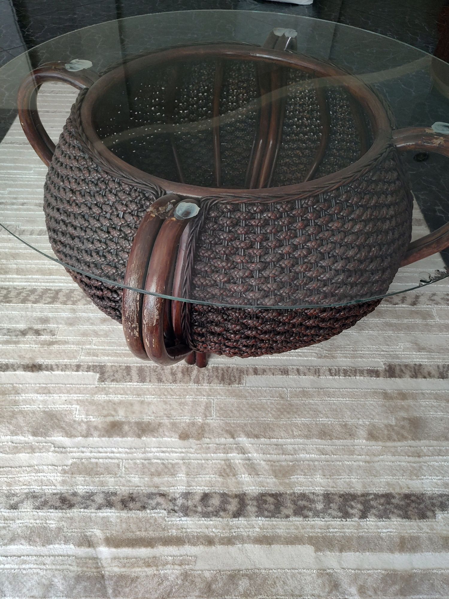 Ратанова маса със стъкло
