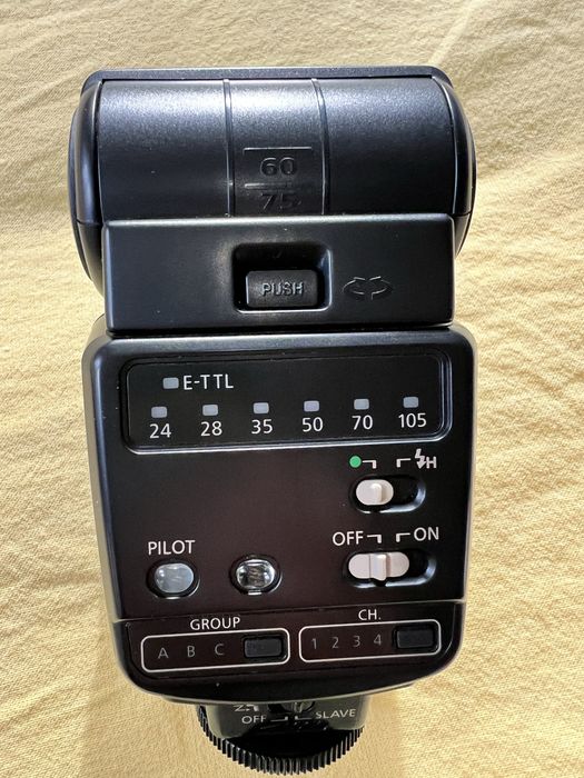 Светкавица Canon 420EX, раница Lowepro и аксесоари