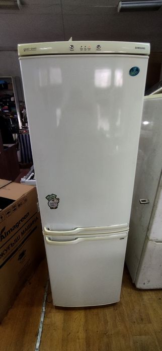 Холодильник Samsung