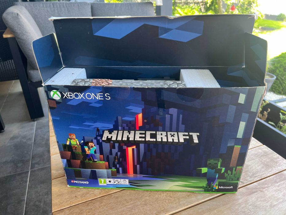 Xbox One S 1Tb Minecraft Limited Edition complet la cutie