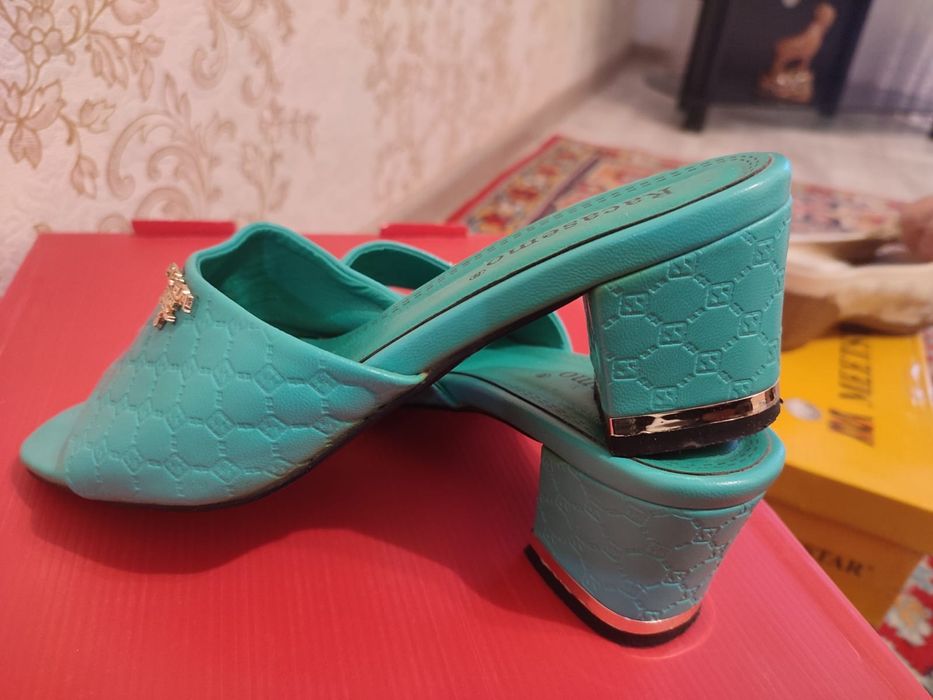 Продам шлепанцы.