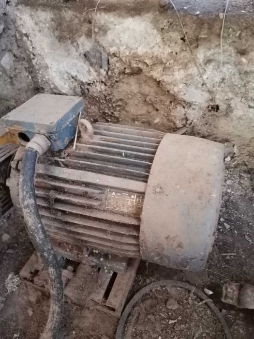 Фуражомелка с 24 броя чукове