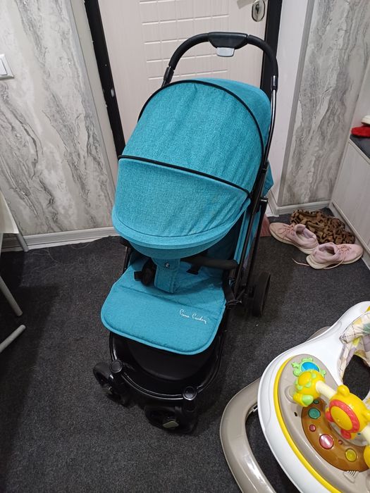 Продаётся фирменный чемодан коляска Pierre carden