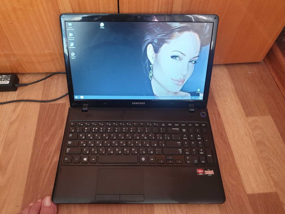 ноутбук. Самсунг NP355E5C