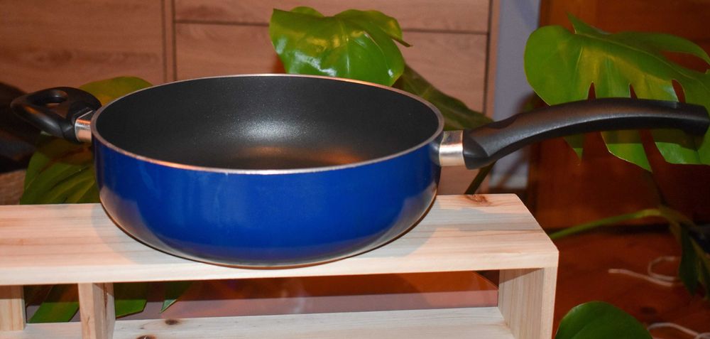 Tigaie anti-aderentă cu capac sticlă