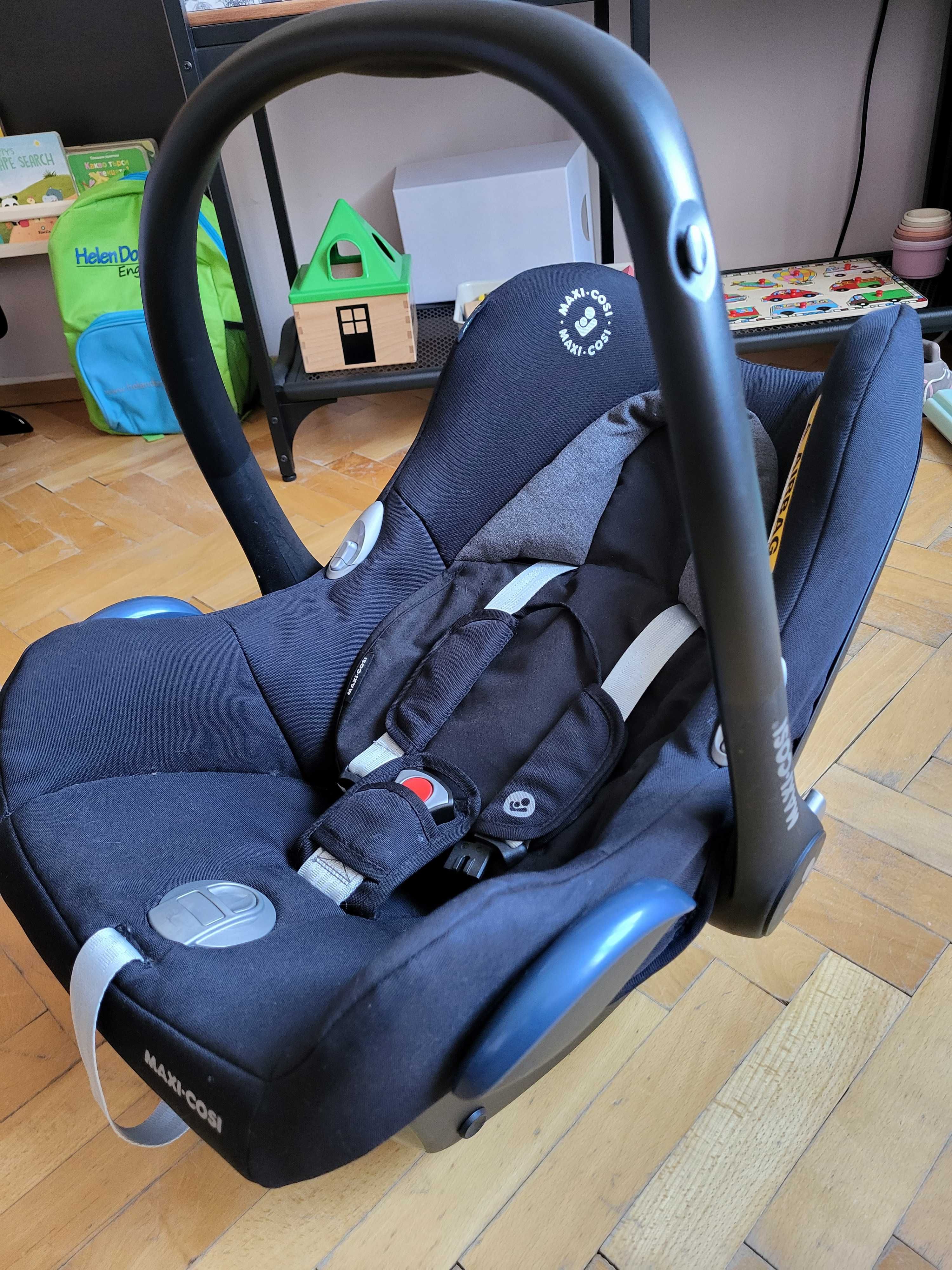 Столче за кола / кошница Maxi Cosi Cabrio Fix