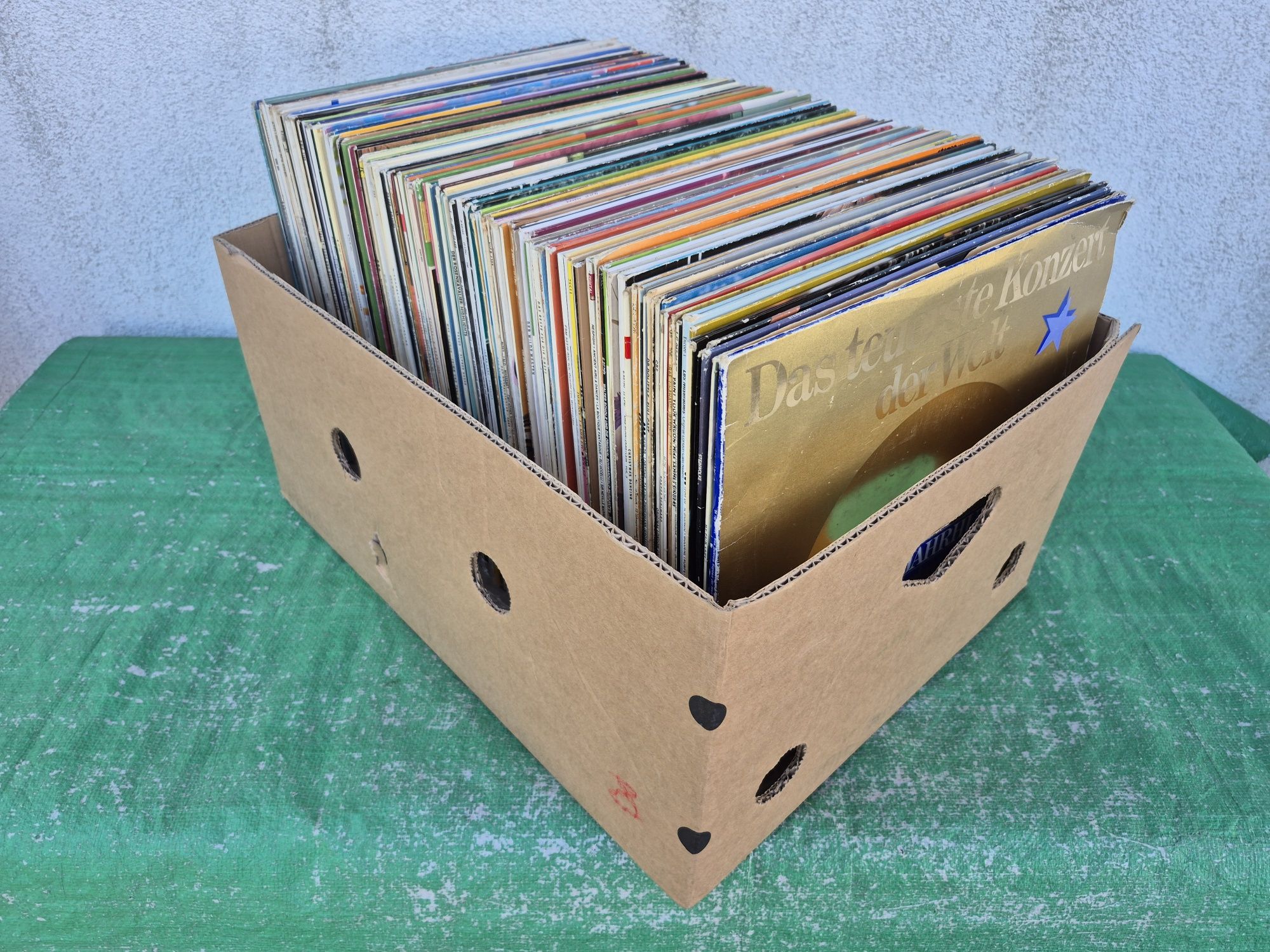 Vând Lot 200lp Discuri Vinil cu muzică clasică mixta 

Artiști:

- Fra