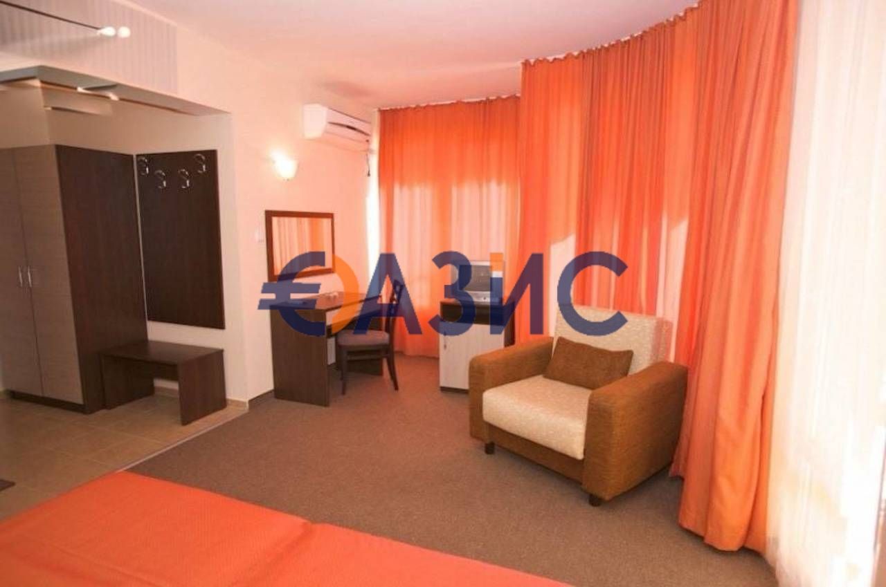 Действащ хотел в Несебър, кв. Аурелия, РЗП 885 кв. м,