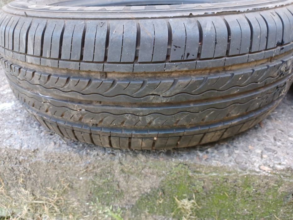 Vand 2 cauciucuri urgent
