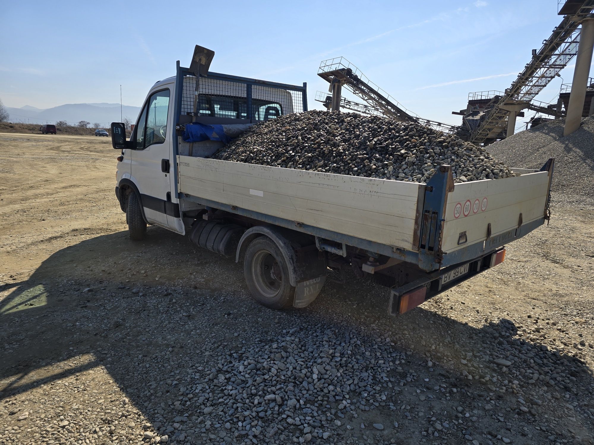Transport basculabil Nisip Piatra Amestec Pietris  Debarasare moloz