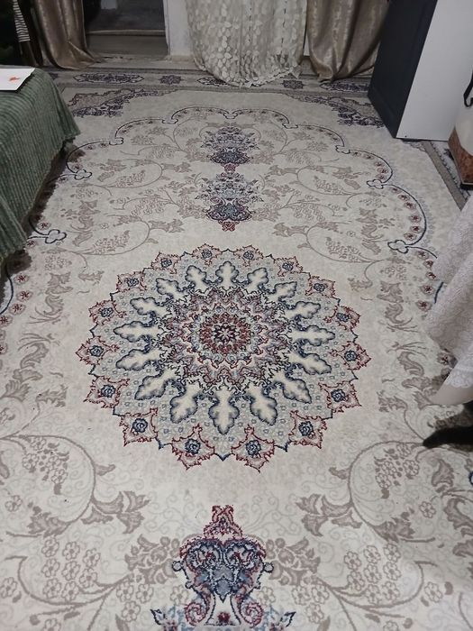 Ковёр в хорошем состоянии