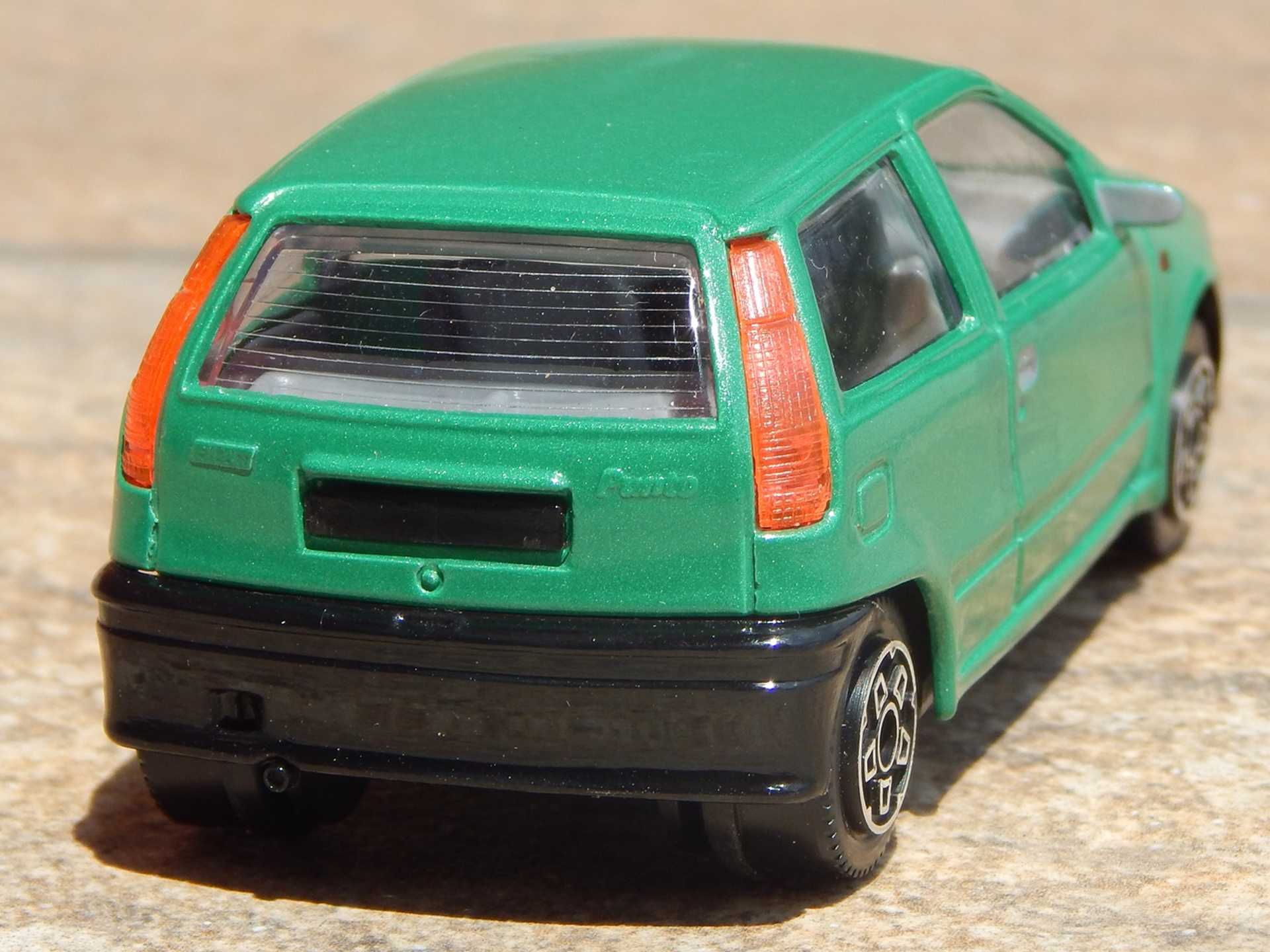 Macheta FIAT Punto I (1993–1999) Bburago fabricat Italia sc 1:43 uzat