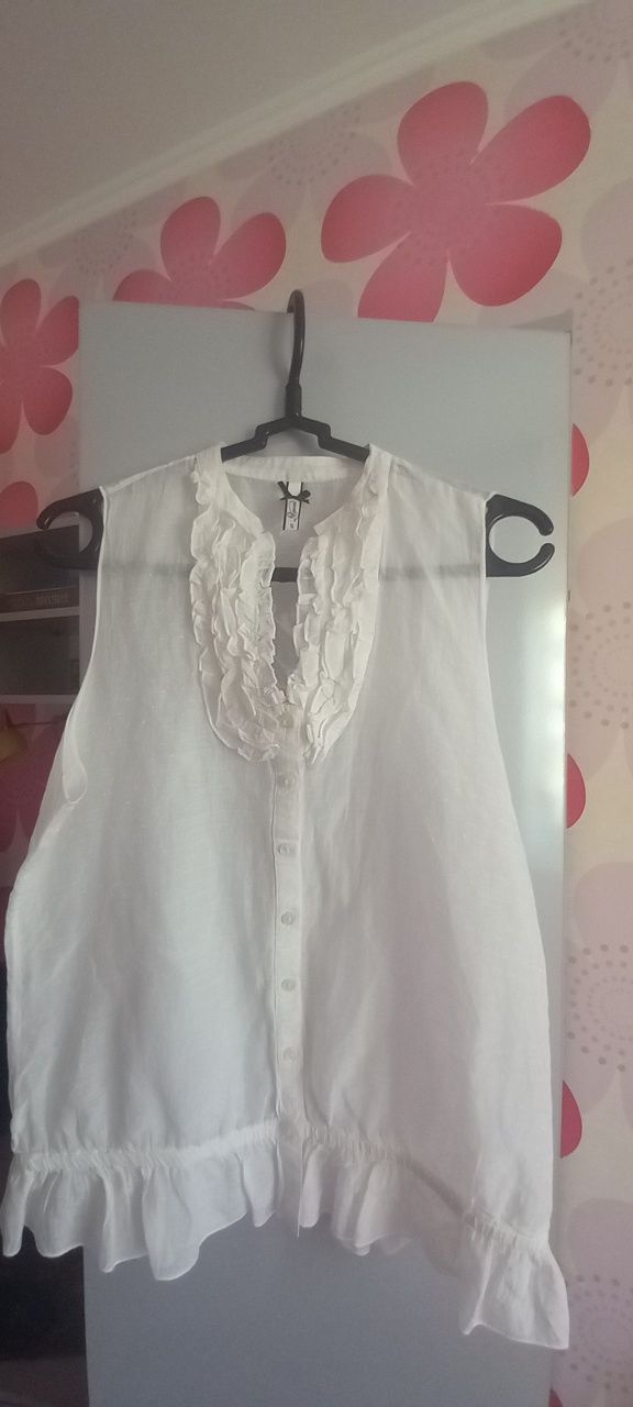 Новая нежная белоснежная  блузка из  батиста на 42-44 размер .