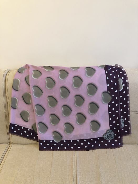 Дамски шал Guess