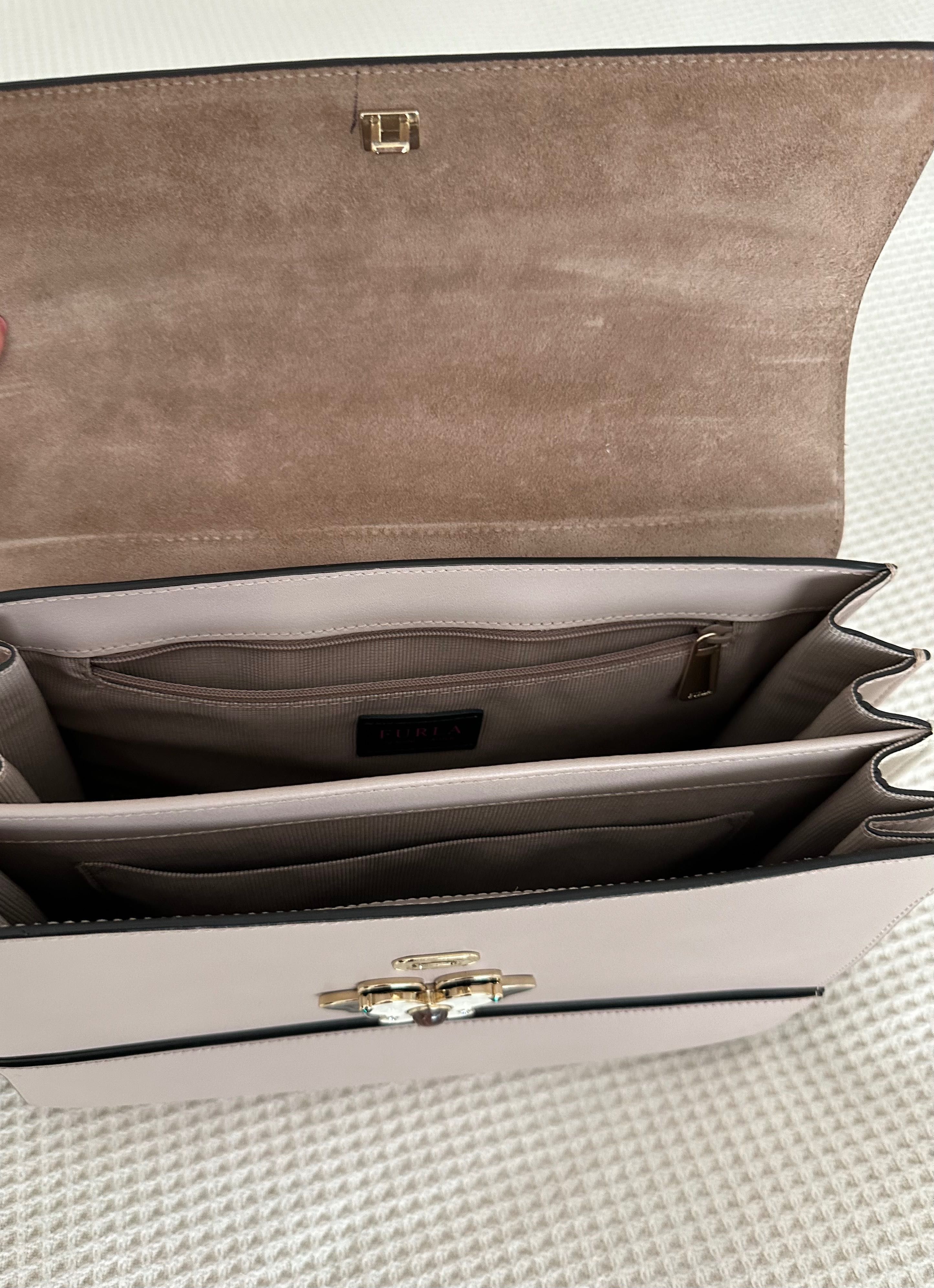 Дамска елегантна чанта на Furla