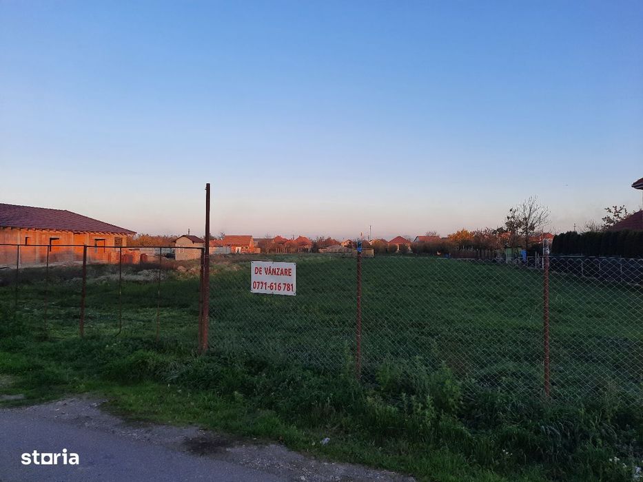 Teren intravilan cu livada 29 Ari LAZURI