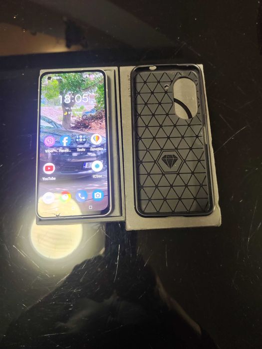 Продавам ASUS Zenfone 9