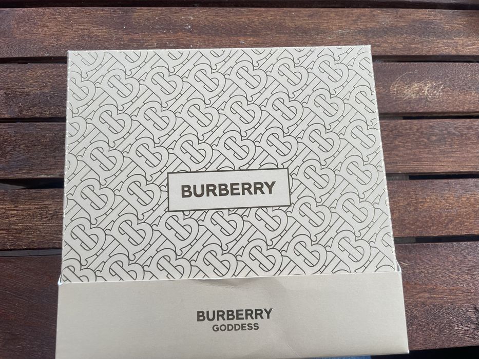 The Goddess-подаръчен комплект на Burberry