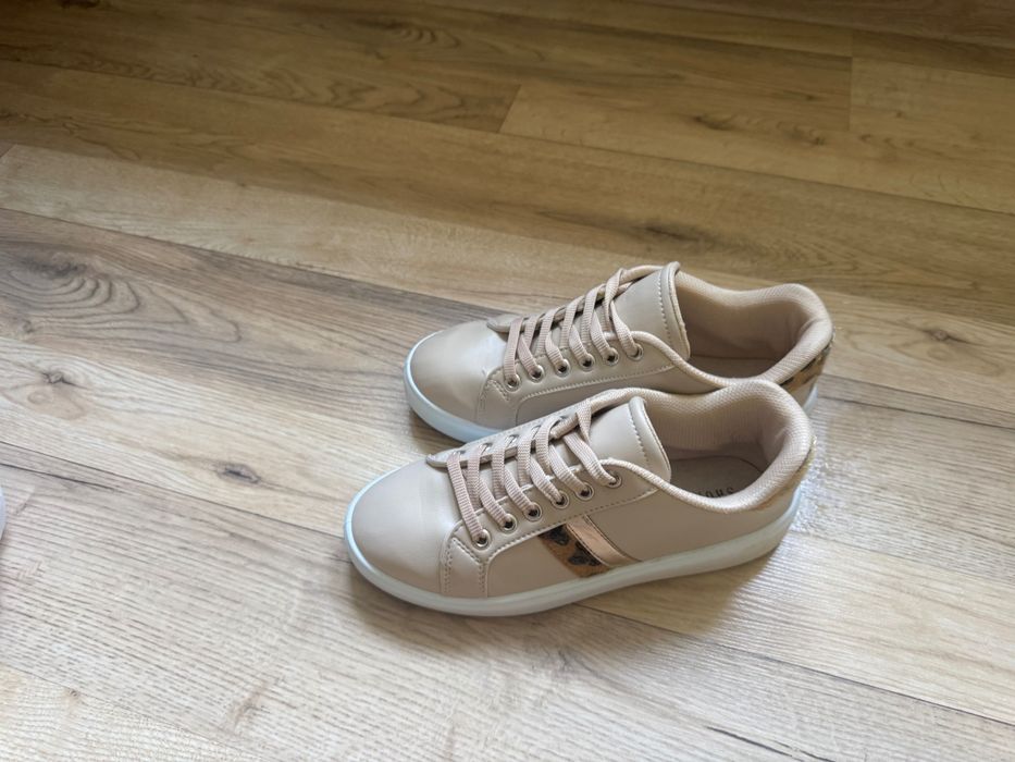 Кроссовки женские бежевые леопард