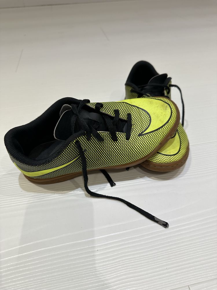 Nike детски обувки за зала размер 36
