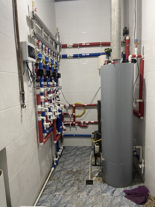 Назарбек Пушкин 1 линия 7 хона + 2 та холл подвал сплошной