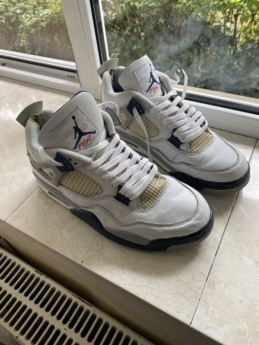 Jordan retro 4 navy blue