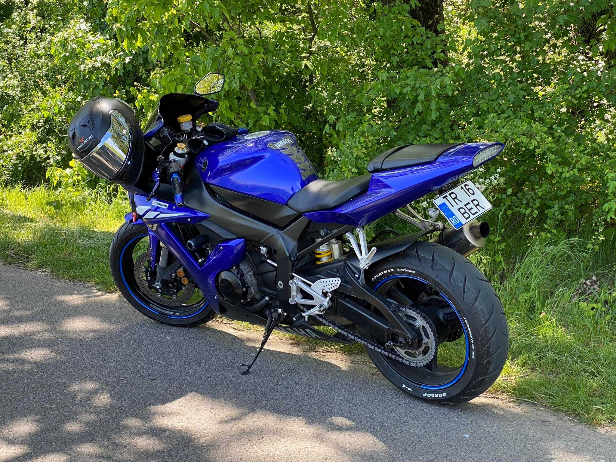 Yamaha R1 2003, variante auto