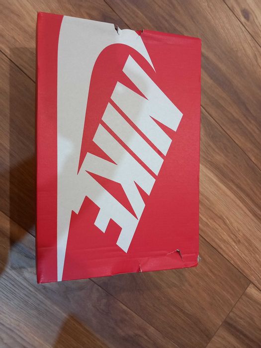 Маратонки ,чисто нови