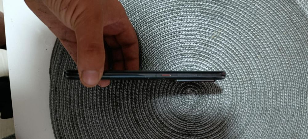 Vând huawei p 40 pro