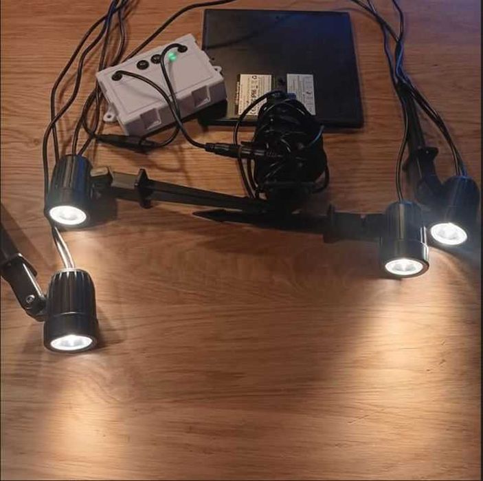 К-т от 4 бр соларни прожектора, топла светлина, 5000 mAh, 3 режима