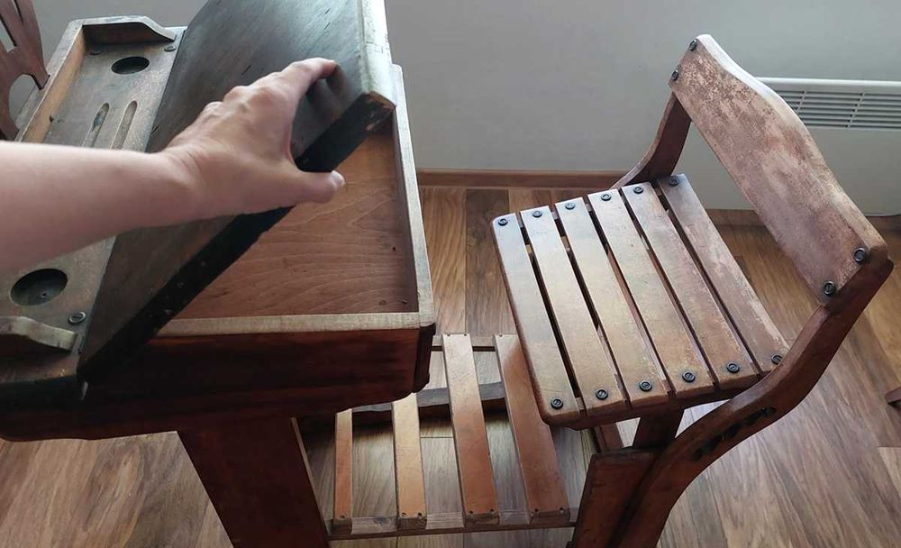 Старинен дървен ученически чин