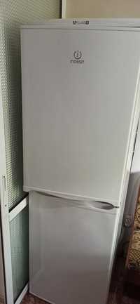 Combină frigorifică Indesit FRIGIDER / CONGELATOR