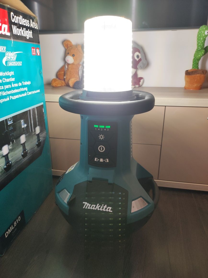 Lampă cu autorevenire Makita DML 810