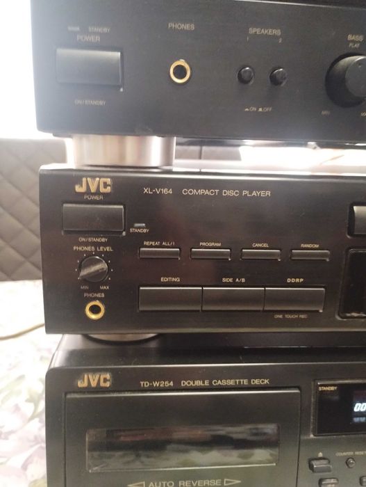 Linie JVC cu telecomanda