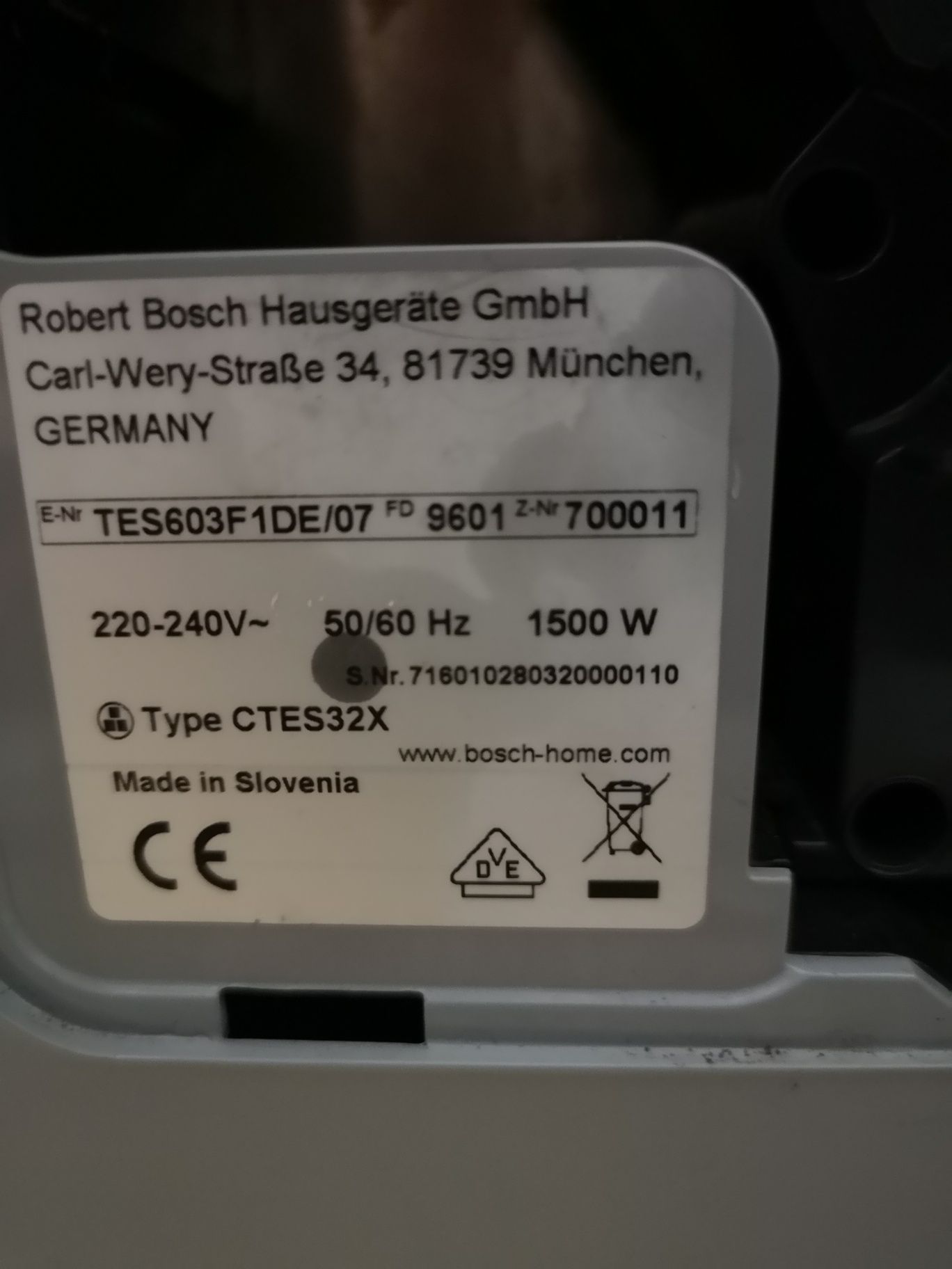 Expresor Automat Bosch Veroaroma touchscreen cafea boabe și măcinata.