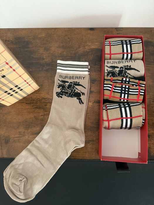 Set 5 perechi sosete Burberry lungi calitate deosebita cadoul perfect