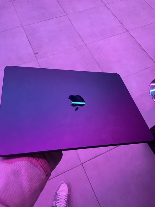 Macbook air m2 16/256 100 % 13,6inch 23 ta sikl 20 soatgacha yetadi wu