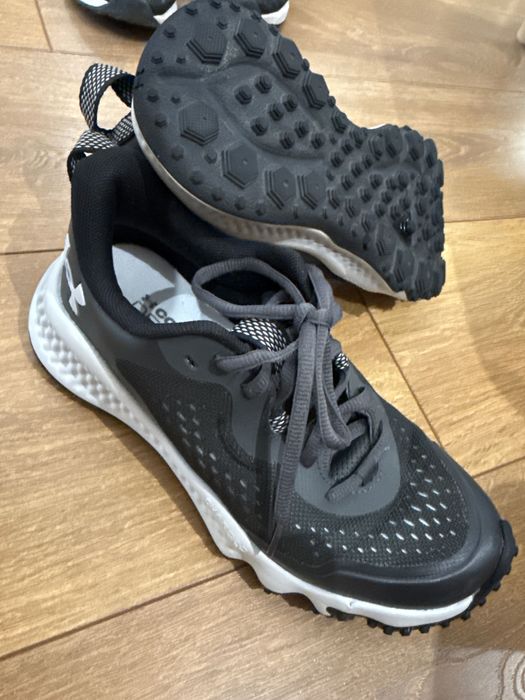 Маратонки Under Armour-35,5 номер