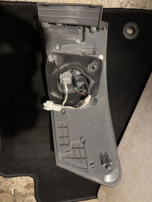 Заден стоп за Totota Avensis T27