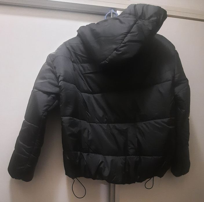 Ново дамско яке р-р 40/Л