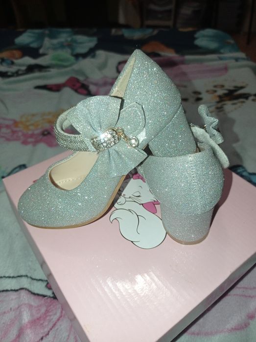 Pantofi Deosebiți, Fete, Mărimea 25,Noi.Pret-250 de Lei.