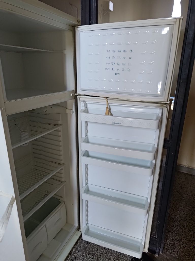 Хладилник Indesit