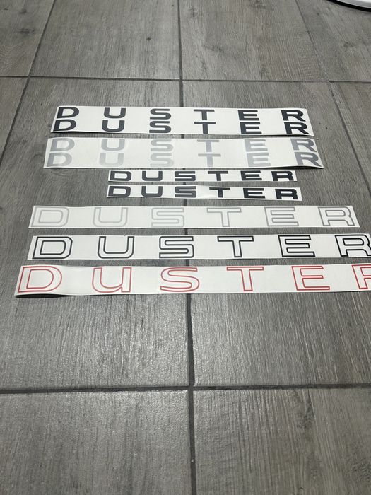 Scris bări longitudinale si capota Duster