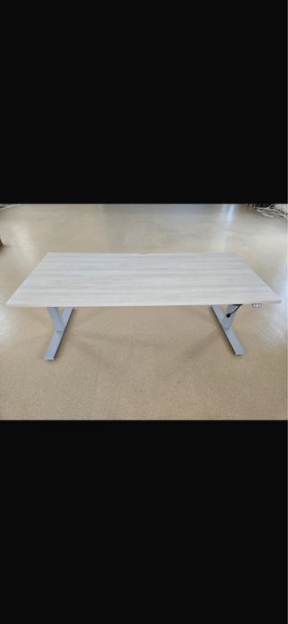 Vând birou reglabil pe înălțime