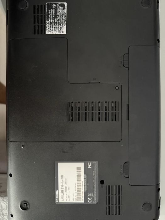 Laptop Toshiba Satellite C55-A-1H1 – i3, 4GB RAM, SSD 480GB